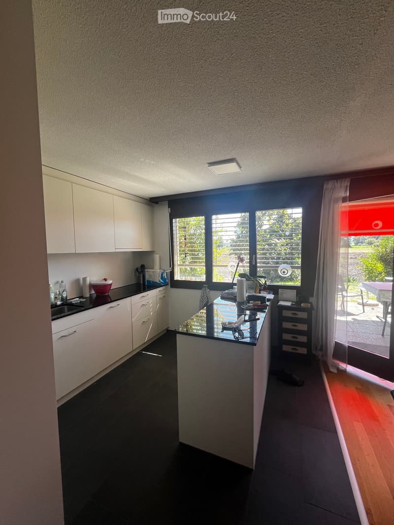 Helle 4.5 Zimmer-Wohnung mit Gartensitzplatz in Fraubrunnen (3)