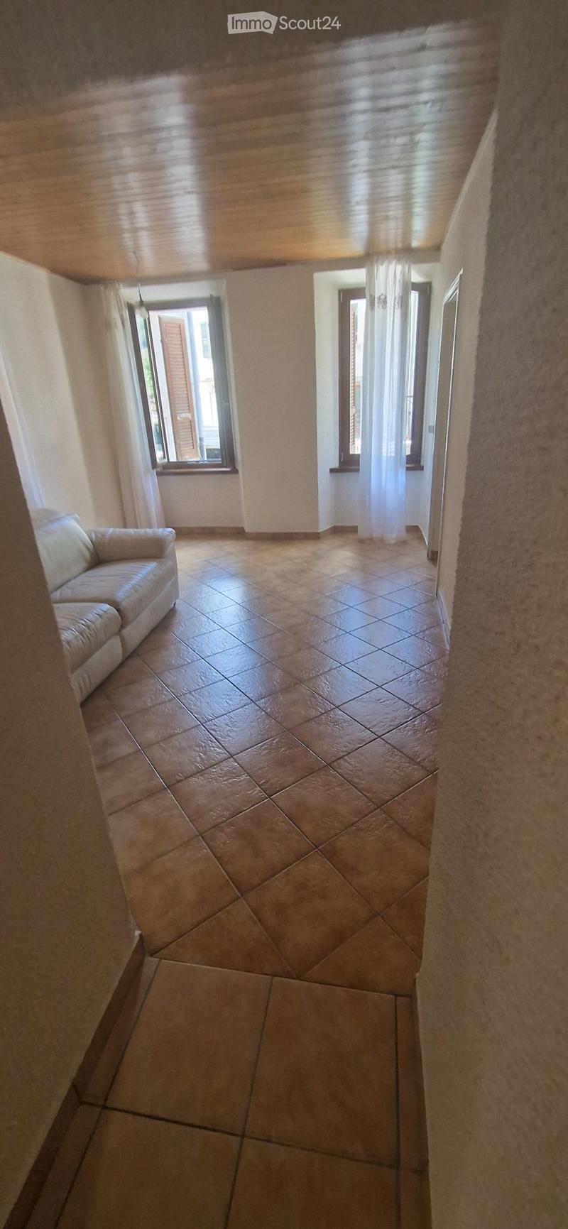 Affittasi appartamento di 5 locali (2)
