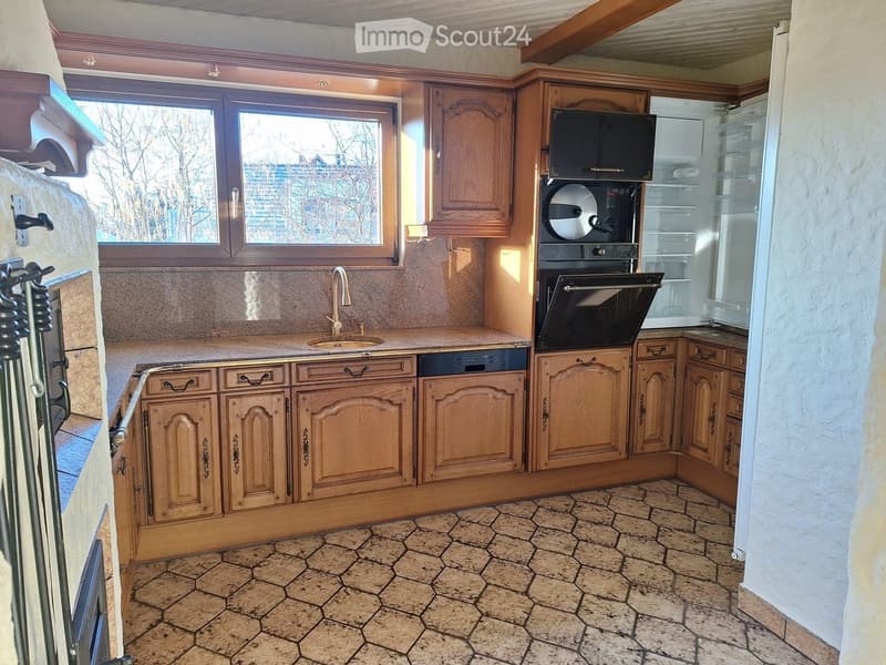 Einfamilienhaus an Hanglage mit über 1'000 m² Grundstück (3)