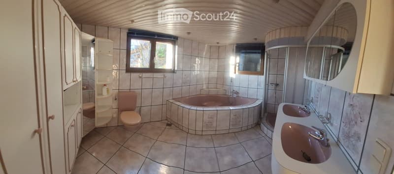Einfamilienhaus an Hanglage mit über 1'000 m² Grundstück (5)