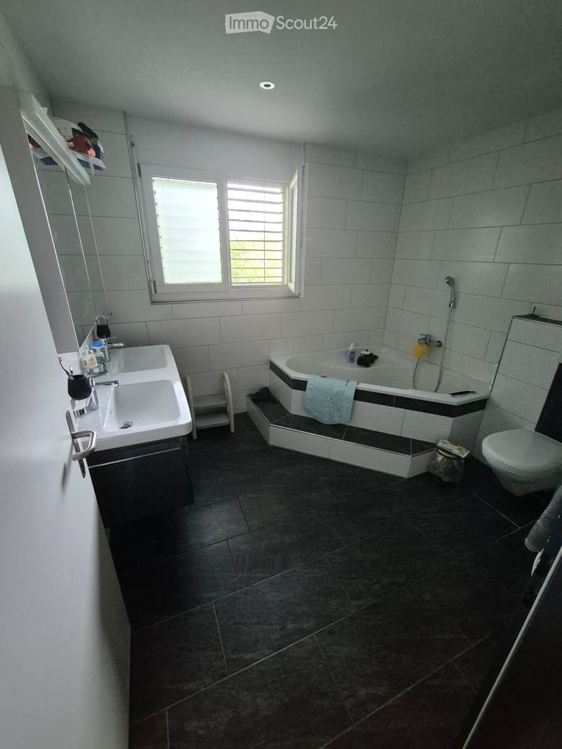 5 1/2 Zimmer-Wohnung mit grossem Balkon (3)