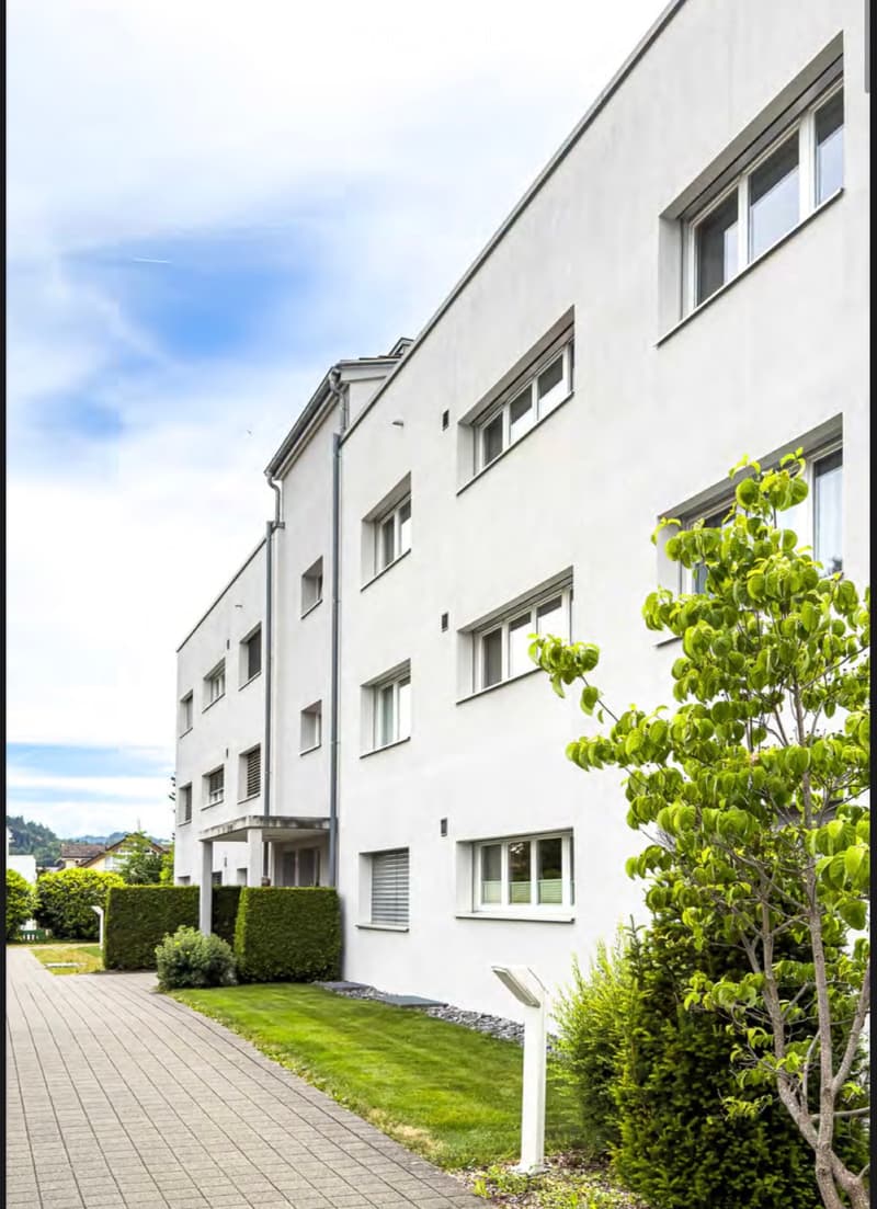 Hochwertige 3.5 Zimmerwohnung zu vermieten (3)