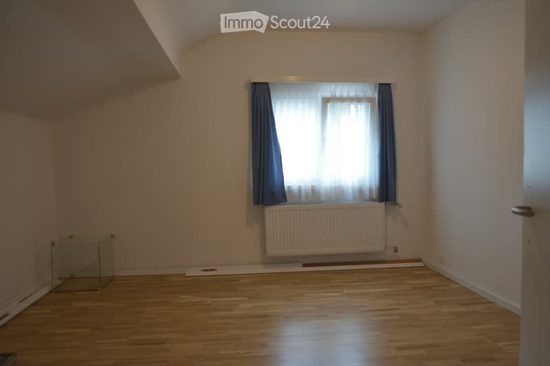 2.5 Zimmer Wohnung in 2 Familien Haus in ruhiger Lage. (2)