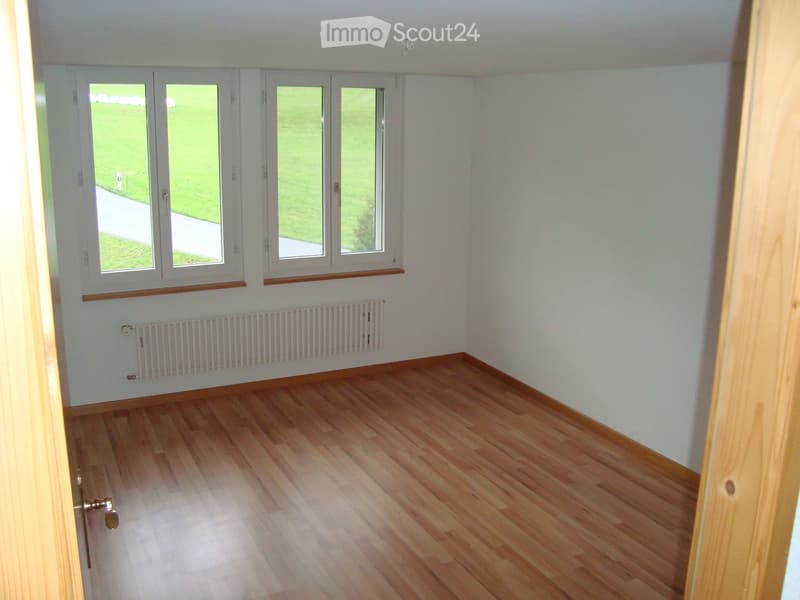 Schöne grosse Wohnung 5.5 Zimmer - 2.OG ausserhalb Flawil (1)
