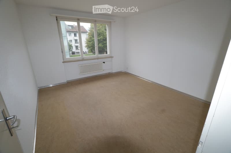 In Thun 2 1/2 Zi.-Wohnung für 1350.-pro Mt. (INKLUSIVE NK!) (5)