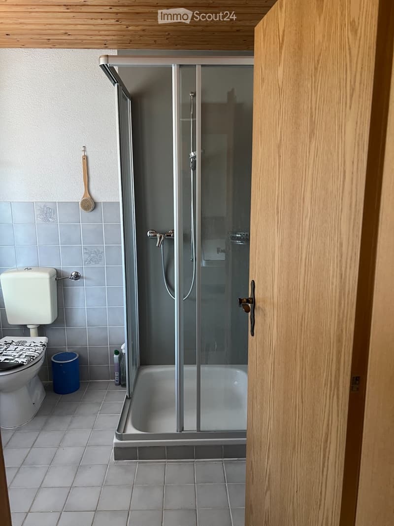 Möbliertes Zimmer mit Dusche/WC zu vermieten (4)