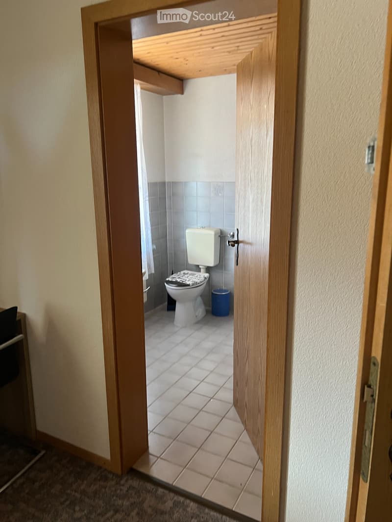 Möbliertes Zimmer mit Dusche/WC zu vermieten (3)