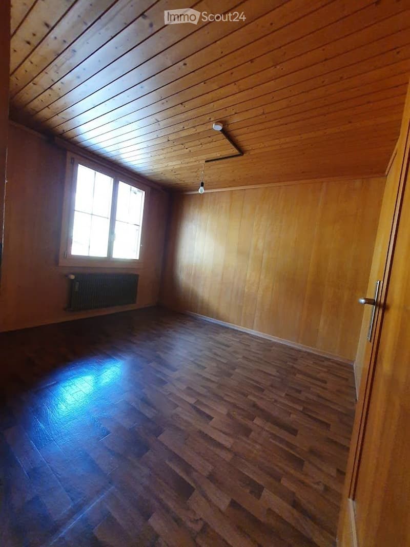 Zentral gelegene 3.5 Zi.- Wohnung mit Balkon zu vermieten (3)