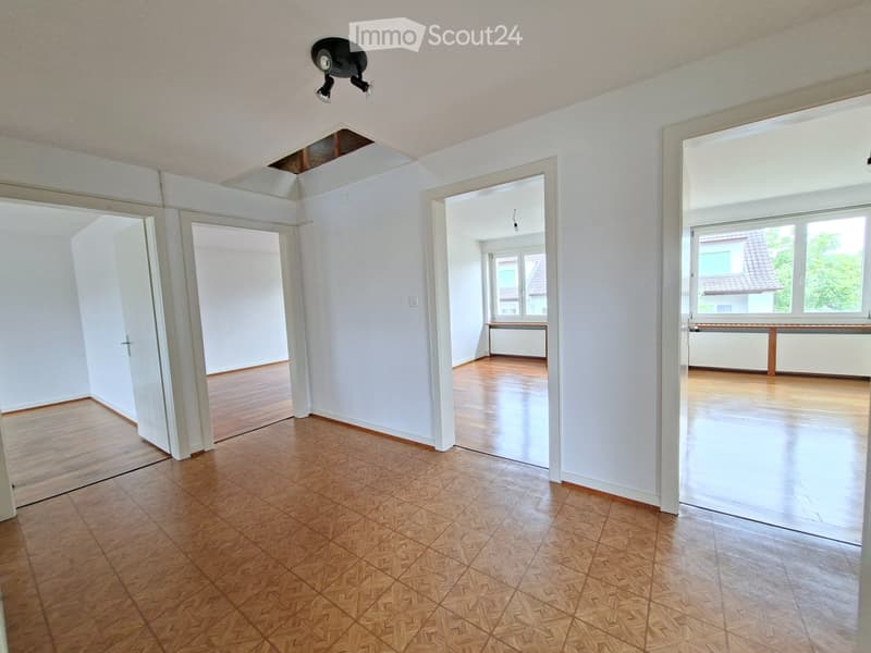 Grosse, charmante+zentrale 4.5-Zi-Whn mit Balkon/renov. (1)