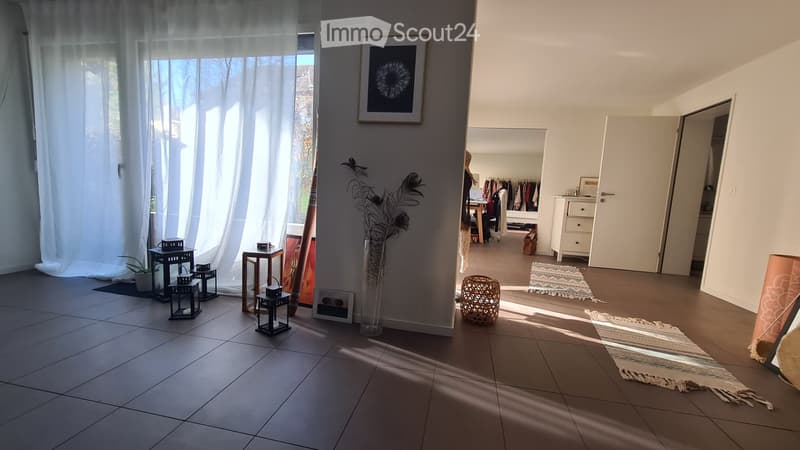 Möblierte 2.5 Zi-Parterre Wohnung mit Garten zentrale Lage (2)