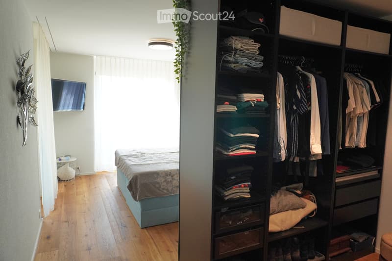 Exklusive 2.5+ Zimmer Eigentumswohnung mit luxuriösem Ausbau (3)