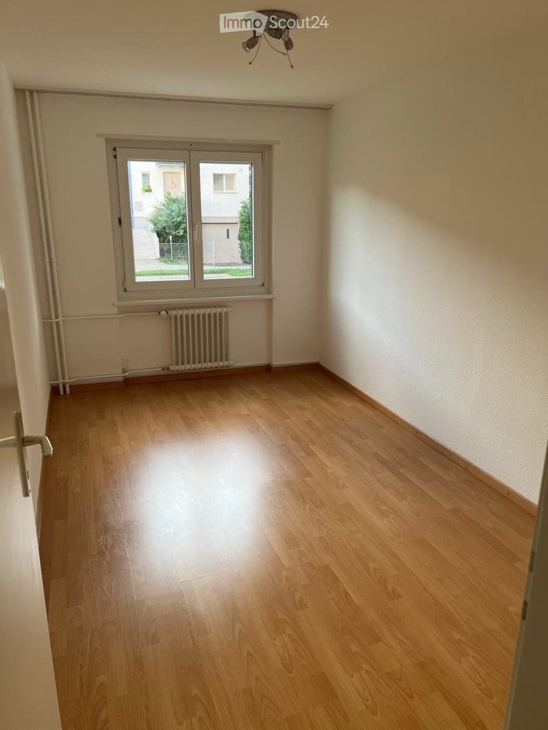 Helle 4.5-Zimmer-Wohnung mit sonnigem Balkon (3)