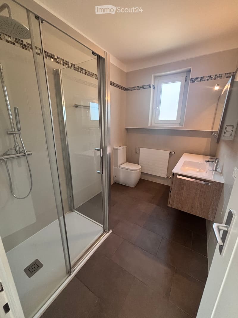 Casa unifamiliare di 210 m² con giardino e piscina. (3)