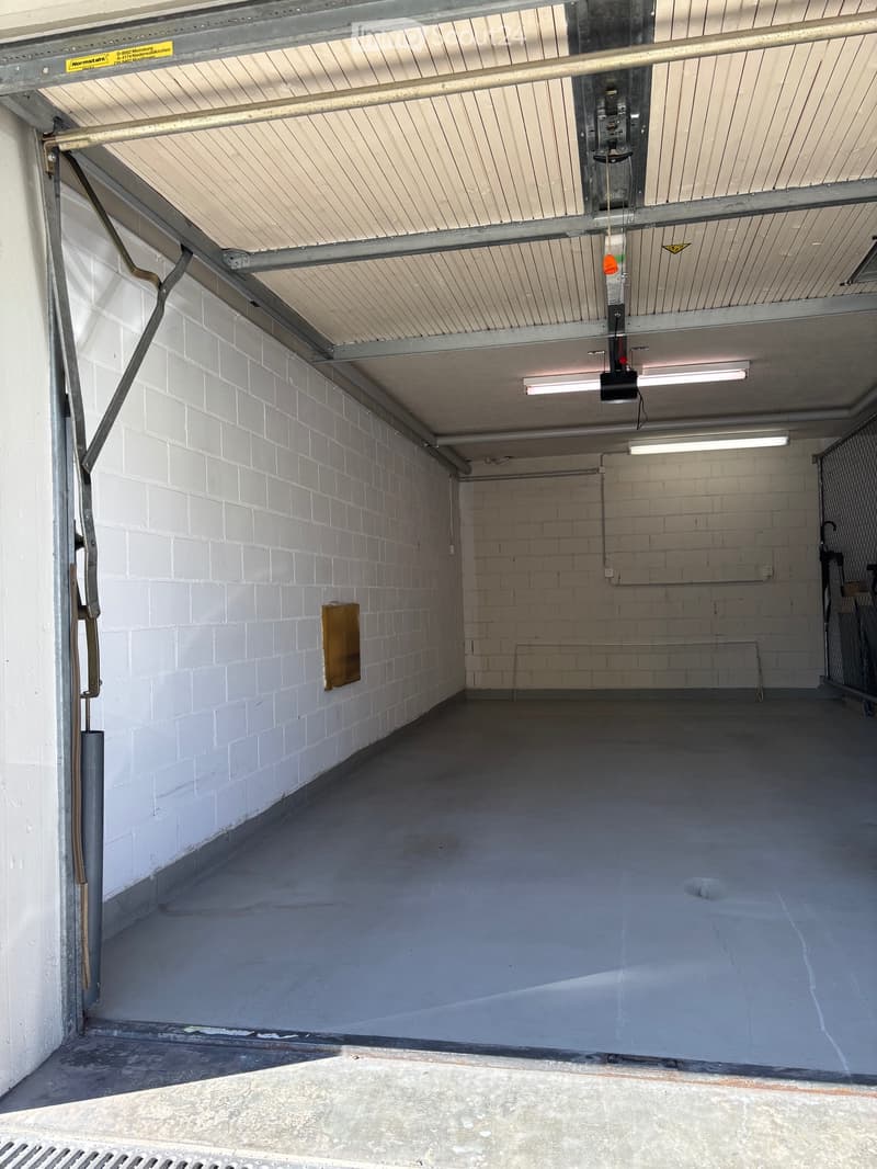 Attraktive 3,5 Zi-Wohnung mit Riesenbalkon und Einzelgarage (12)