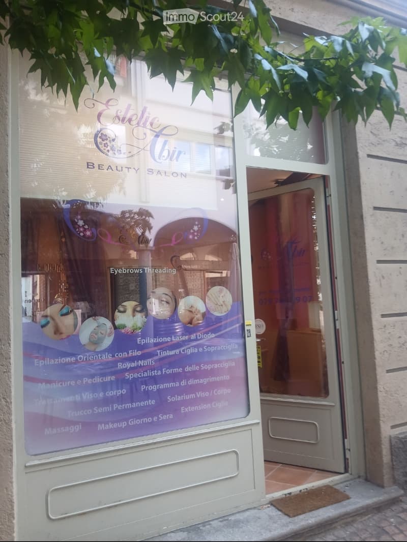 CABINA CON LETTINO E POSTAZIONI UNGHIE CIGLIA EXTENSIONS (3)