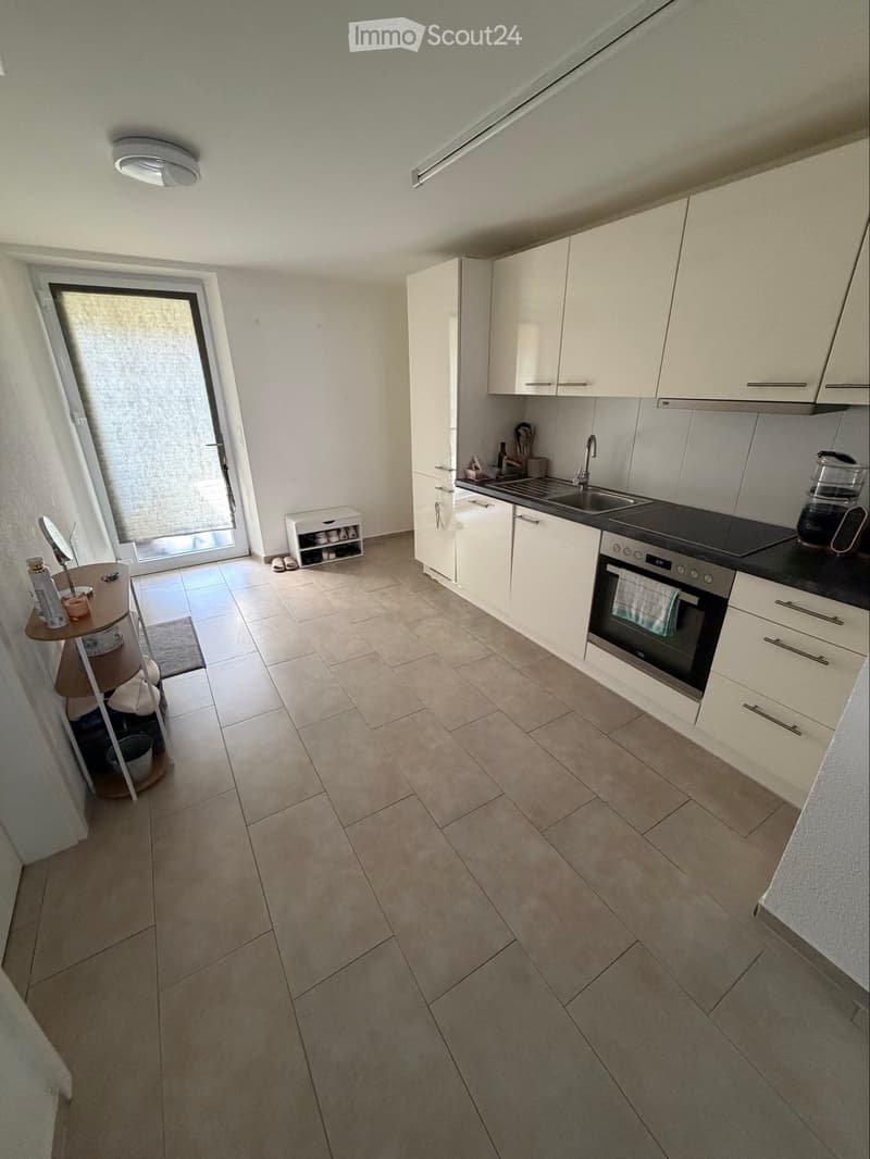 Attraktive 2,5-Zimmer-Wohnung mit grossem Wohnzimmer (2)