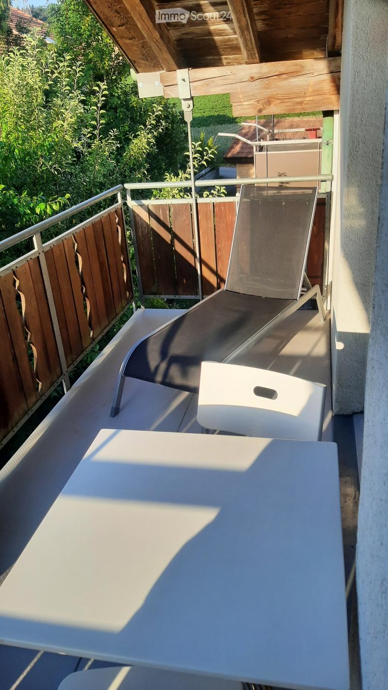 möblierte 2.5-Zimmer-Wohnung mit Balkon & Weitsicht (3)