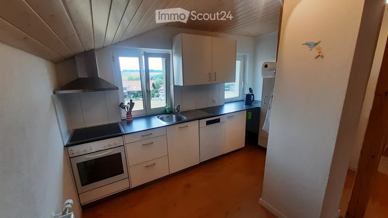 möblierte 2.5-Zimmer-Wohnung mit Balkon & Weitsicht (4)