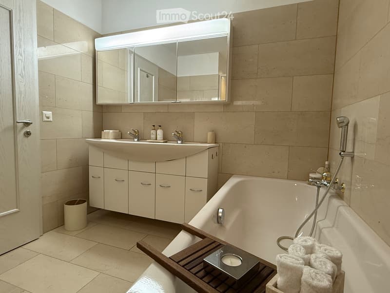 4.5 Room Apartment, 160m2, Lakeview, Pool, 2 Garage Parkings (3)