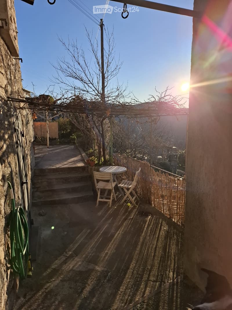 Casa nucleo con corte e giardino (5)