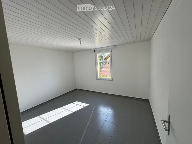 Helle 4,5-Zimmer-Wohnung in zentraler Lage zu vermieten (2)