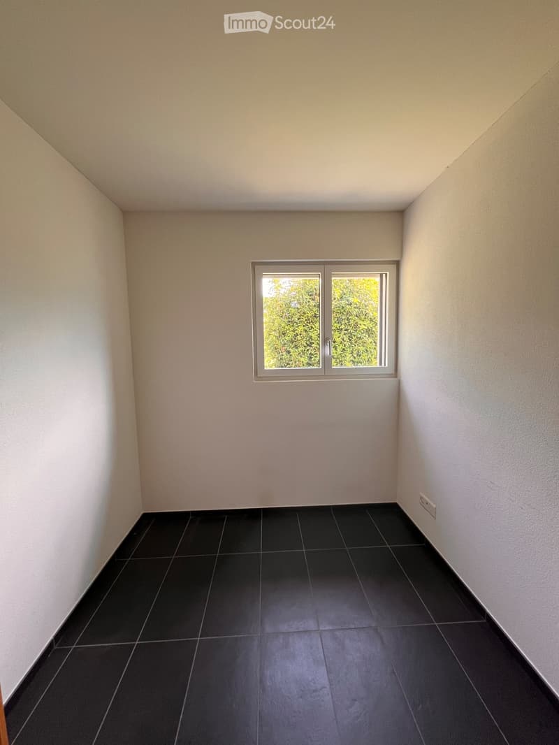 Appartamento con giardino e vista lago in villa bifamiliare (2)