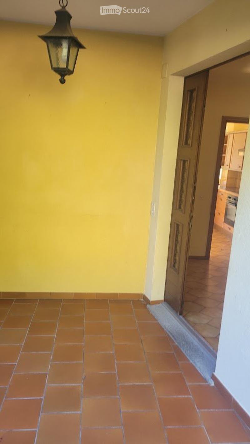 Affittasi AGRA luminoso 4.5 locali (2)