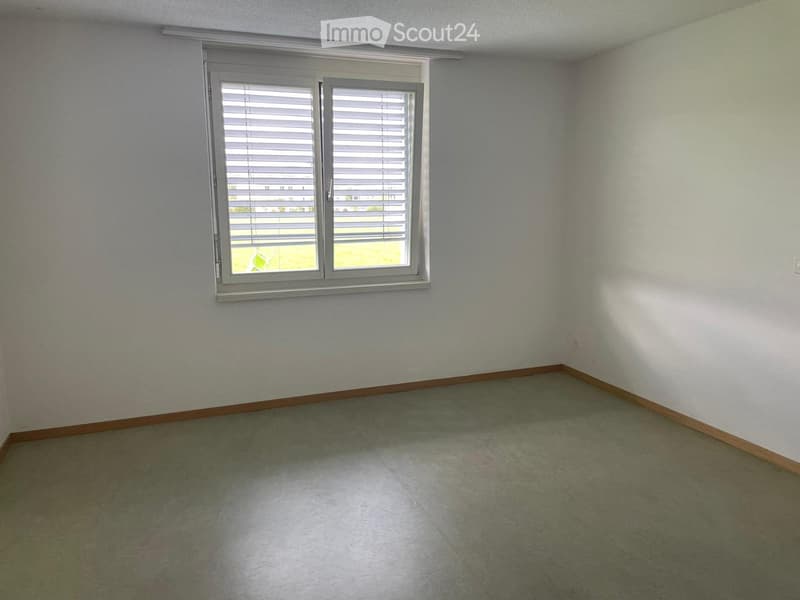Grosszügige 3.5 Zimmer-Wohnung mit Blick in Grüne (5)