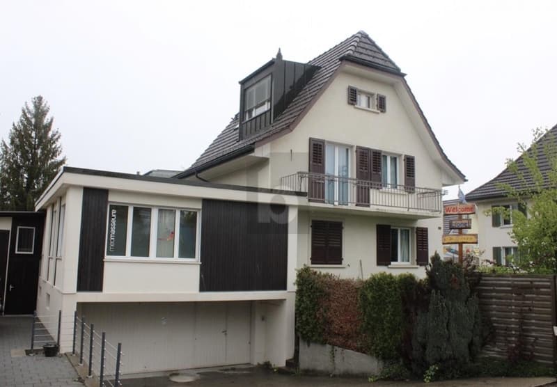 Grosszügiges 8-Zi.-Einfamilienhaus mit Einliegerwohnung (1)