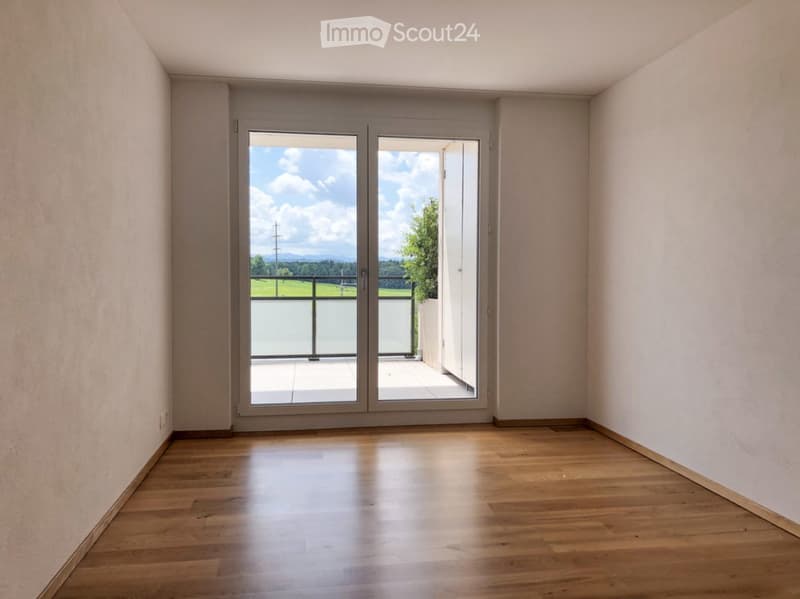 Moderne 4.5 Zimmer Wohnung mit eigener Terrasse (3)