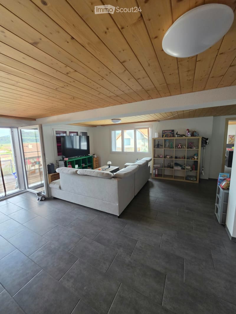 Schöne 2.5 Zimmer Wohnunh (2)