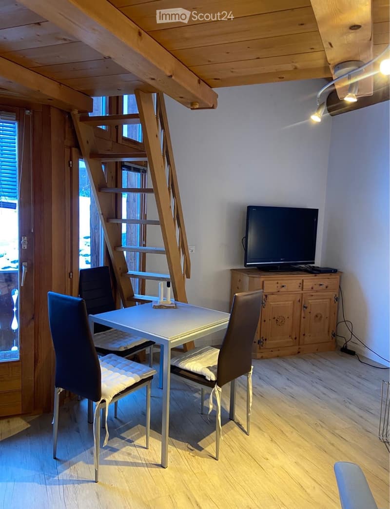 Helle 1-Zimmer-Wohnung mit Schlafgalerie & Balkon möbliert (2)