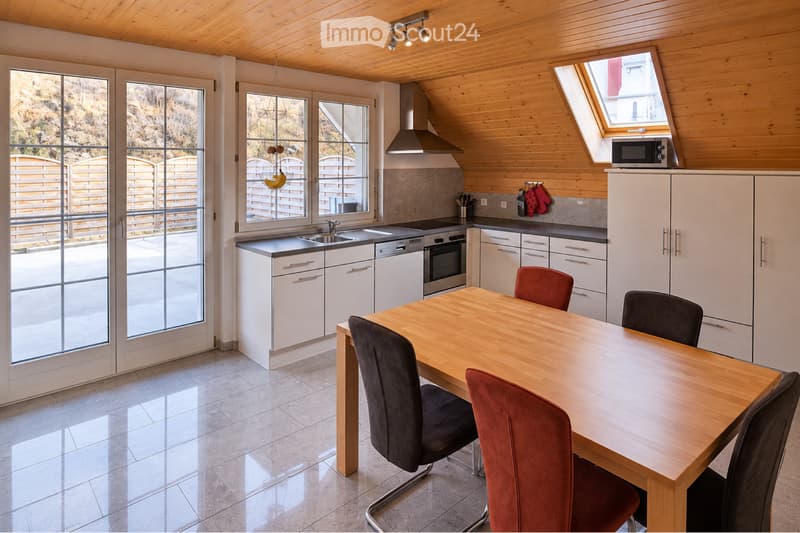 Grosszügige 2½-Zimmer-Wohnung mit Dachterrasse und Balkon (1)