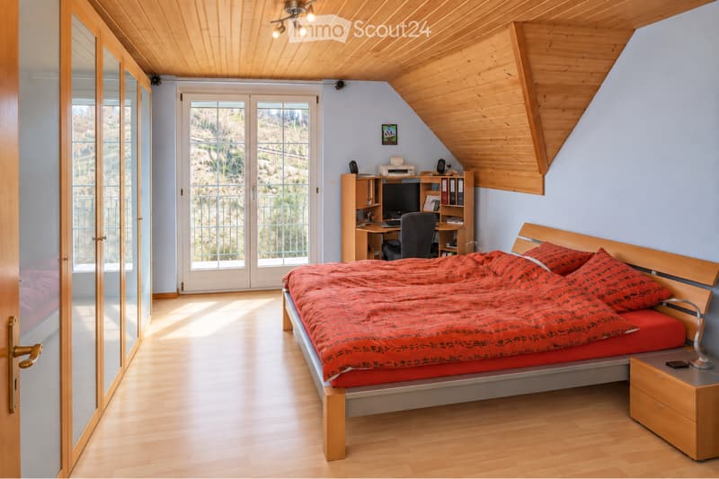 Grosszügige 2½-Zimmer-Wohnung mit Dachterrasse und Balkon (3)