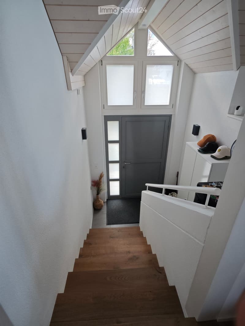 Befristet+Möbliert: Stilvolle Wohnung mit hohem Dach (3)