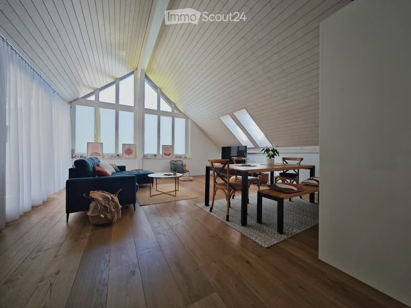 Befristet+Möbliert: Stilvolle Wohnung mit hohem Dach (1)