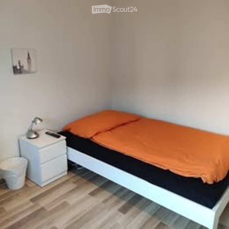 Möbliertes Zimmer (1)