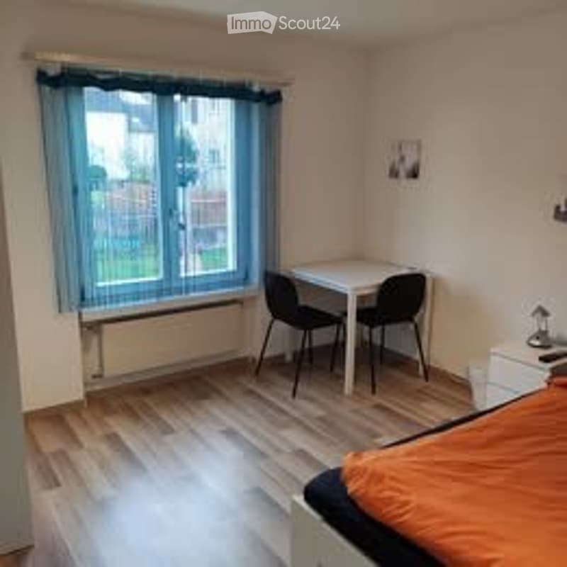 Möbliertes Zimmer (2)