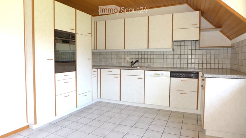 3.5 Zimmerwohnung mit Grünfläche in Wünnewil zu vermieten (1)