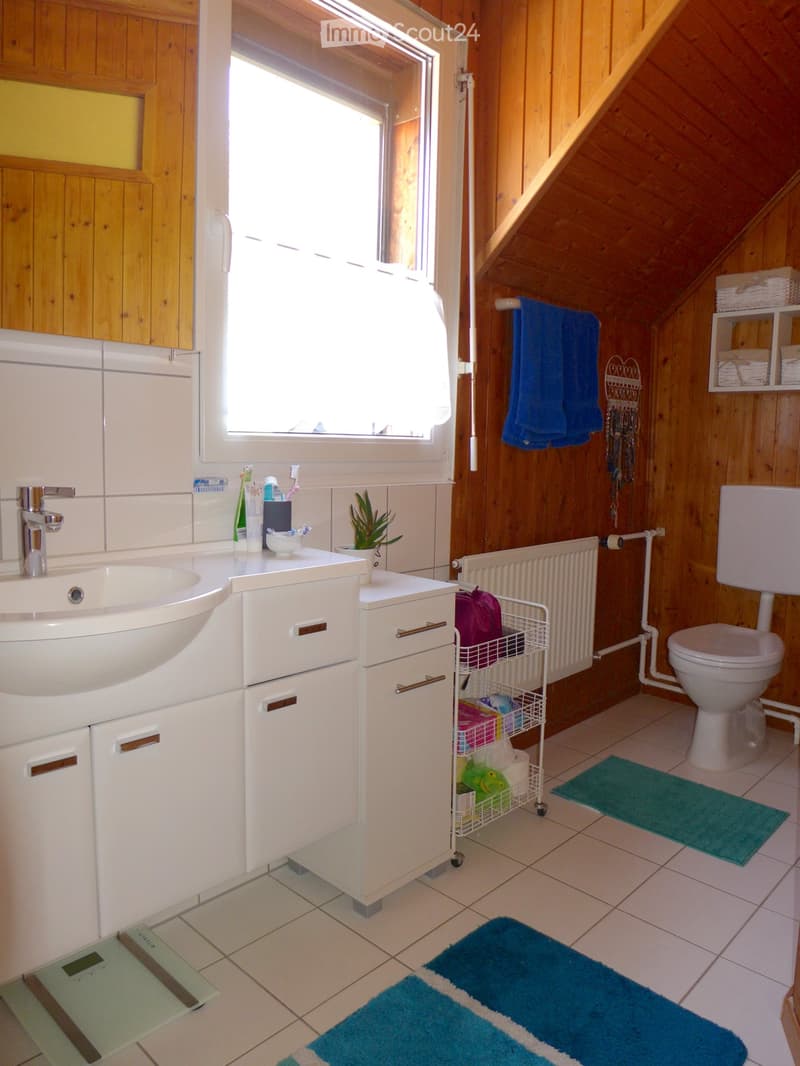3.5 Zimmerwohnung mit Grünfläche in Wünnewil zu vermieten (4)