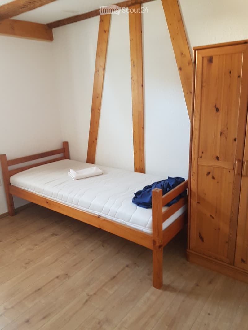 möbliertes Zimmer, (1)