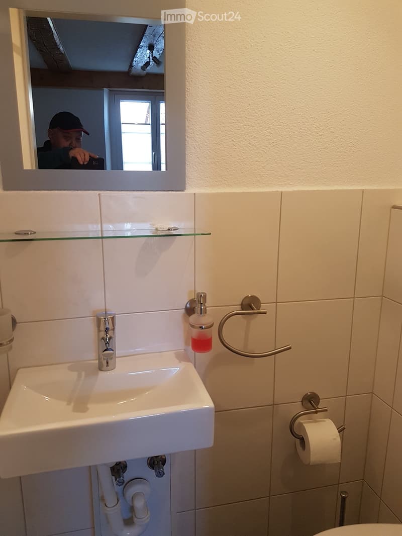 möbliertes Zimmer, (4)