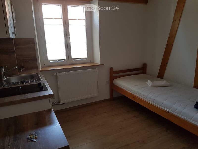 möbliertes Zimmer, (2)