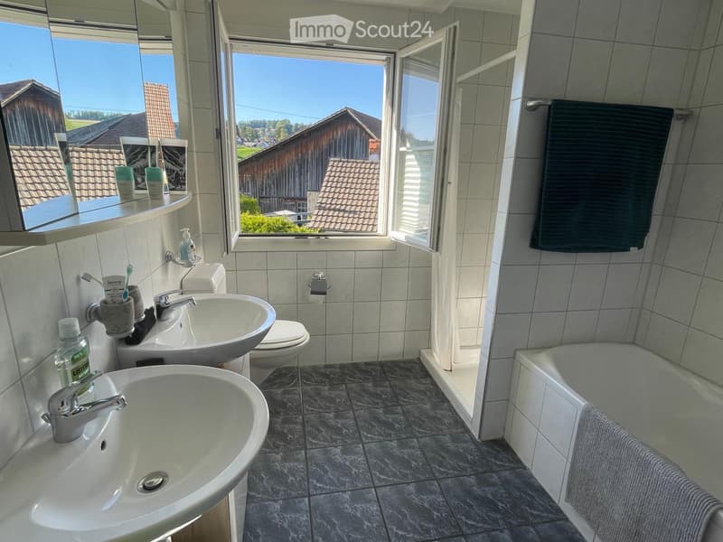 Helle 3,5 Zimmer Wohnung (2)