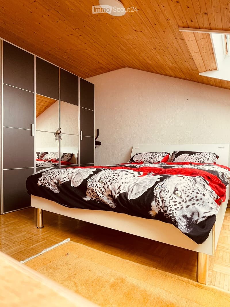 Sehr schönes und voll-möbliertes WG-Zimmer (1)