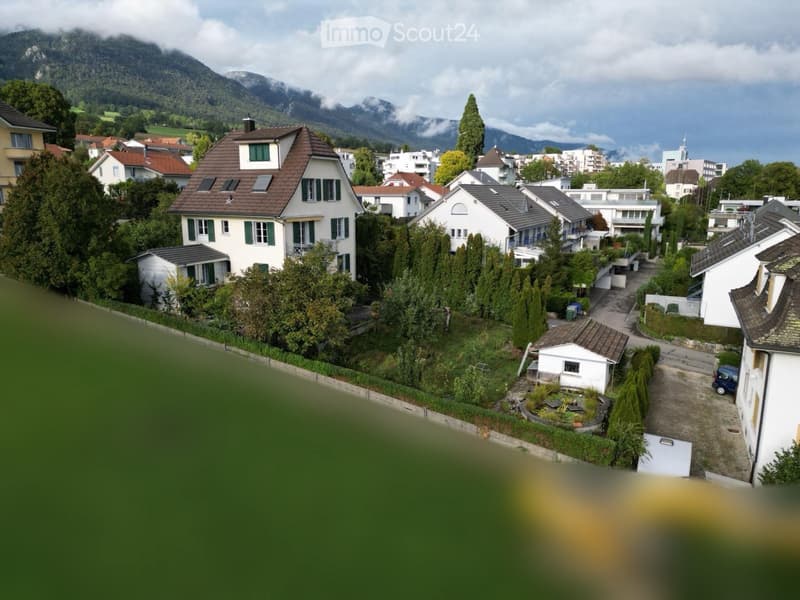 3.5-Zimmer-Wohnung im Hochparterre mit Garten & Parkplatz (2)