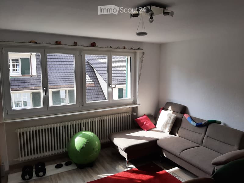 Preiswerte, helle 3-Zimmerwohnung mit Balkon weiterzugeben (1)