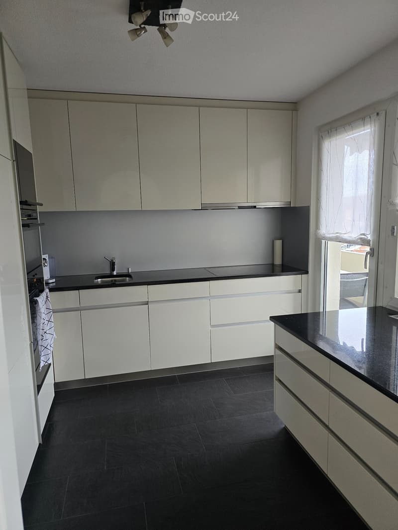 Sonnige 6-Zimmer Wohnung in gepflegtem, ruhigem Haus (1)