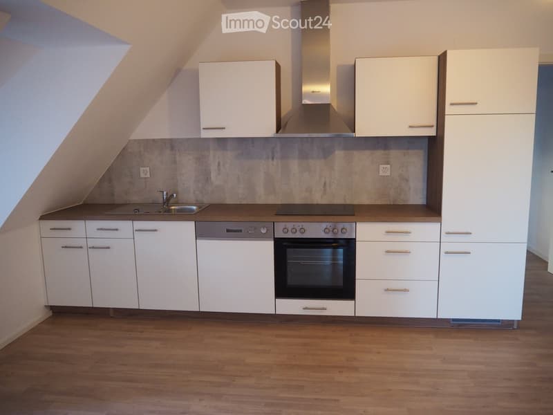 Moderne 3.5 Zimmer-Dachwohnung mit Innenhof (2)