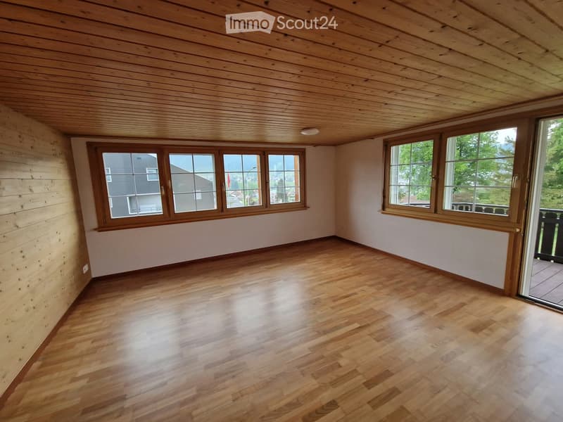 4.5-Zimmer-Wohnung mit Terrasse & Garage (2)